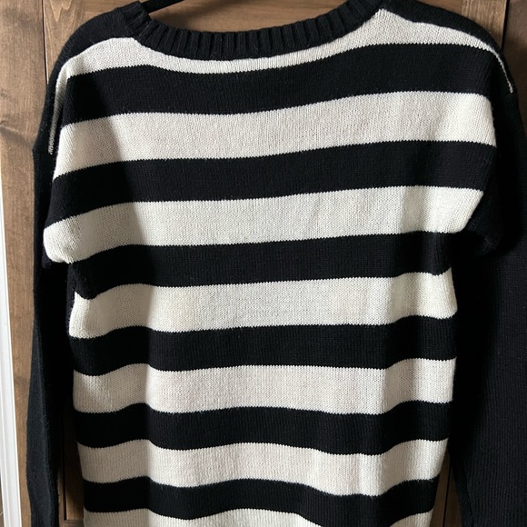 Santa holiday Christmas sweater “ugly” but so cute! - Picture 2 of 4